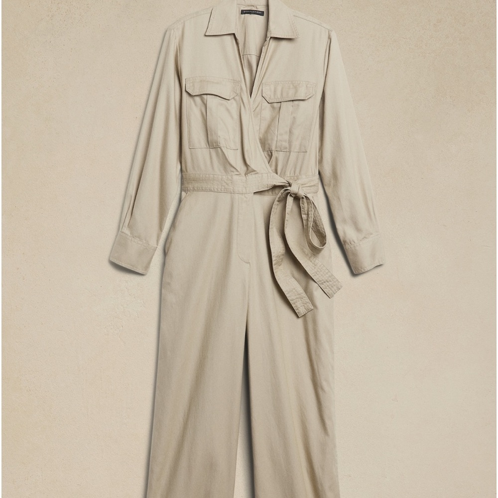 Banana Republic tan twill jumpsuit!! Size 2 NWT!!!